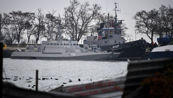 Las naves ucranianas Nikopol, Berdiansk y Yani Kapu en el puerto de Kerch - Sputnik Mundo