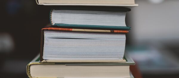 Una pila de libros Una pila de libros - Sputnik Mundo