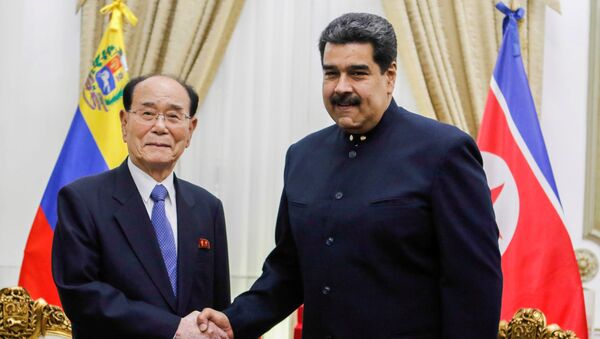 El presidente de la Asamblea Suprema de Corea del Norte, Kim Yong-nam, y el presidente de Venezuela, Nicolás Maduro - Sputnik Mundo