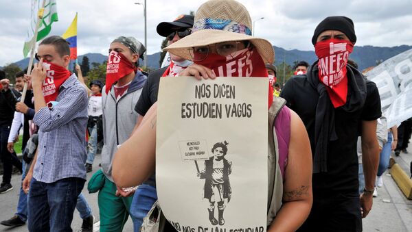 Las protestas de estudiantes en Colombia - Sputnik Mundo