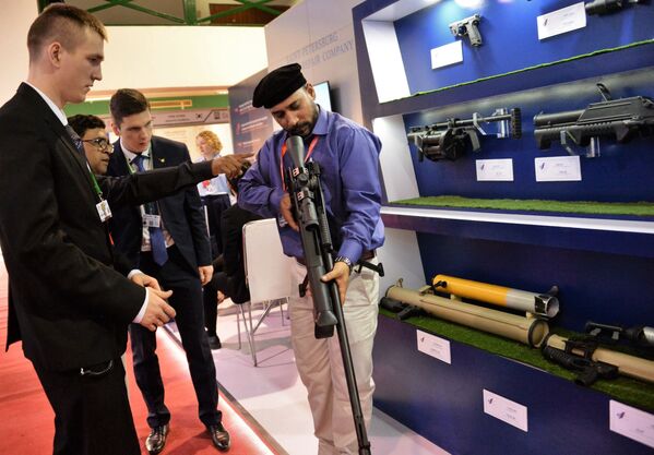 Las armas más modernas en la lucha contra el terrorismo en la feria internacional IDEAS 2018 - Sputnik Mundo