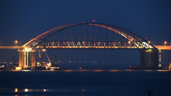 Puente de Crimea sobre el estrecho de Kerch - Sputnik Mundo