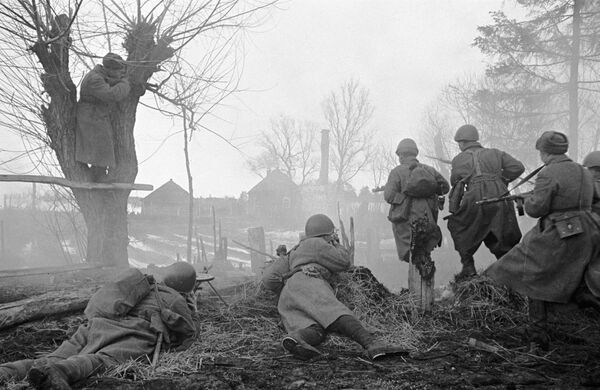 Cómo Hitler quería exterminar a los rusos y cómo la URSS borró a los nazis de la faz de la Tierra Cómo Hitler quería exterminar a los rusos y cómo la URSS borró a los nazis de la faz de la Tierra - Sputnik Mundo
