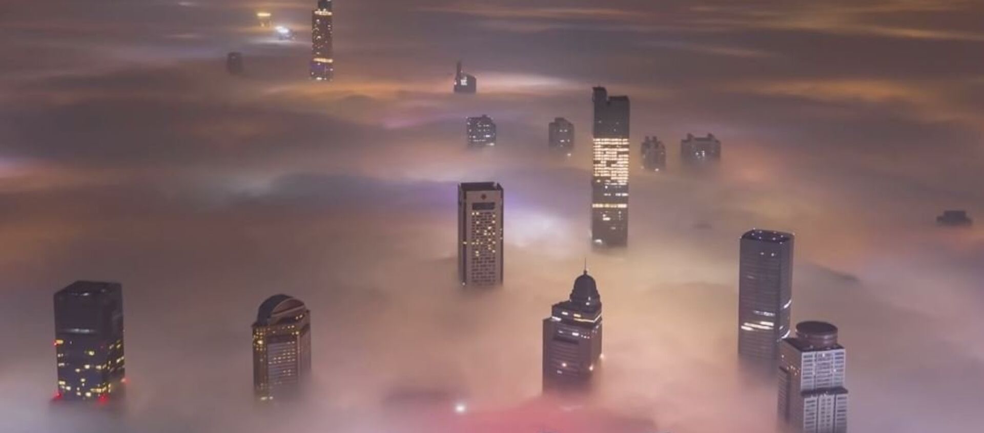 La niebla 'se traga' una ciudad china - Sputnik Mundo, 1920, 30.11.2018
