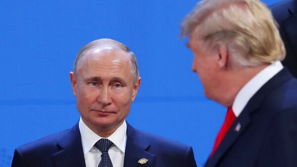 Vladímir Putin, presidente de Rusia, y Donald Trump, presidente de EEUU, en la cumbre de G20 en Argentina - Sputnik Mundo