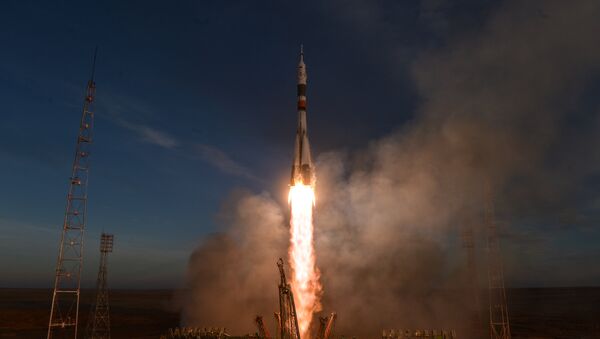 Lanzamiento de un cohete Soyuz, foto de archivo - Sputnik Mundo