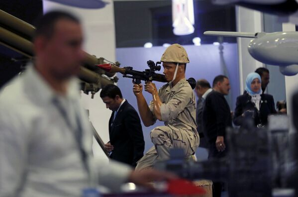 Egipto 'se arma' hasta los dientes con una enorme exposición militar - Sputnik Mundo