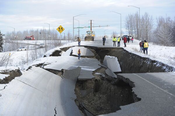 Las consecuencias del potente sismo en Alaska - Sputnik Mundo