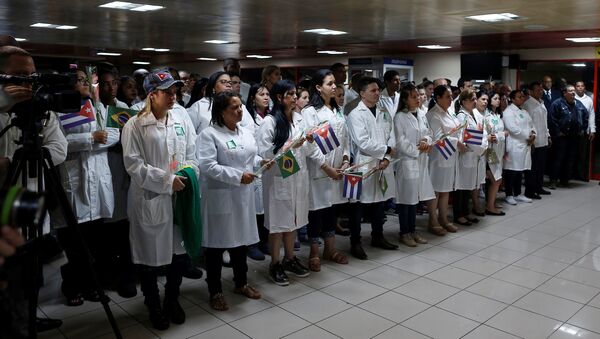 Médicos cubanos (Archivo) - Sputnik Mundo