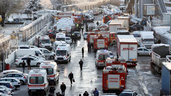 Las ambulancias en el accidente de tren en Ankara, Turquía - Sputnik Mundo