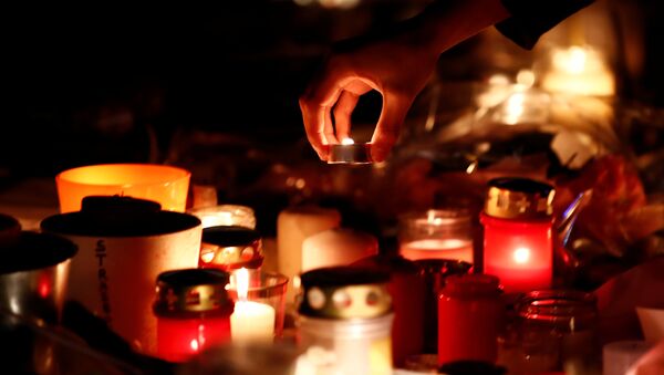 Velas en memoria de fallecidos en el ataque en Estrasburgo - Sputnik Mundo