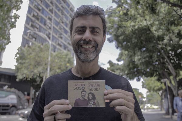 Marcelo Freixo, legislador estatal de Río de Janeiro, en su campaña a la Cámara de Diputados de Brasil en 2018 Marcelo Freixo, legislador estatal de Río de Janeiro, en su campaña a la Cámara de Diputados de Brasil en 2018 - Sputnik Mundo