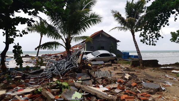 Consecuencias de un tsunami en Indonesia - Sputnik Mundo