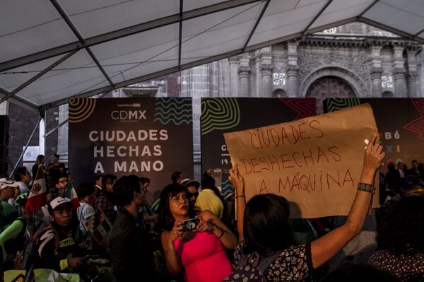 Desalojos arbitrarios vacían el centro de Ciudad de México (fotos) Desalojos arbitrarios vacían el centro de Ciudad de México (fotos) - Sputnik Mundo