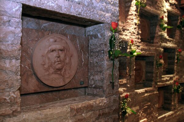 El nicho donde descansan los restos del Che Guevara en Santa Clara, Cuba El nicho donde descansan los restos del Che Guevara en Santa Clara, Cuba - Sputnik Mundo