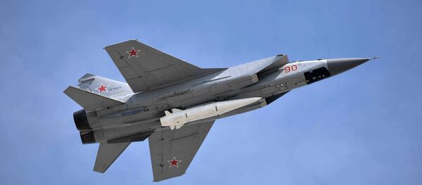 Un caza MiG-31K con el misil hipersónico Kinzhal, foto archivo Un caza MiG-31K con el misil hipersónico Kinzhal, foto archivo - Sputnik Mundo