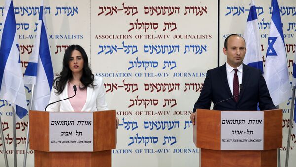 Los ministros de Educación y Justicia de Israel, Naftali Bennet y Ayelet Shaked - Sputnik Mundo