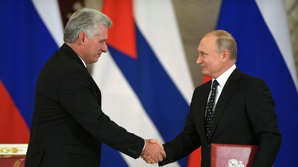 El presidente cubano, Miguel Díaz-Canel Bermúdez, y el presidente de Rusia, Vladímir Putin - Sputnik Mundo
