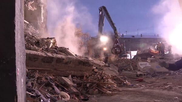 Colapso de un edifico residencial en Magnitogorsk, Rusia - Sputnik Mundo