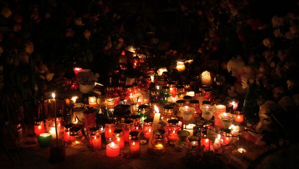 Las velas en memoria de fallecidos en Magnitogorsk - Sputnik Mundo