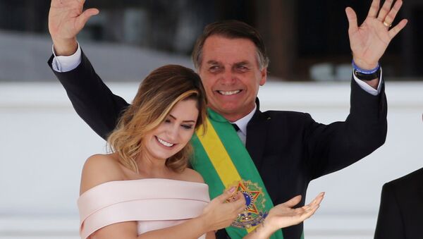 Jair y Michelle Bolsonaro durante la ceremonia de investidura presidencial - Sputnik Mundo