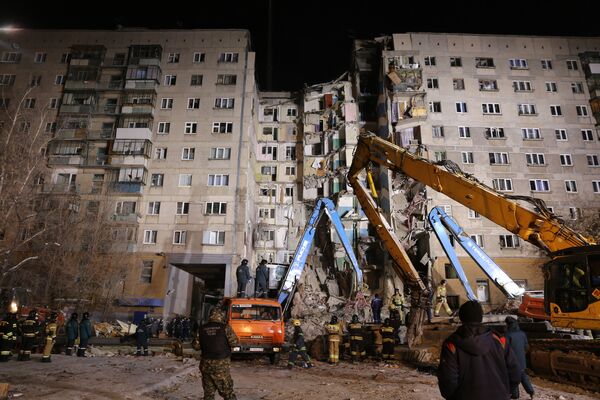 Restos del edificio derrumbado en Magnitogorsk, Rusia - Sputnik Mundo