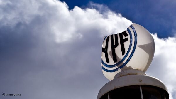 Logo de la petrolera argentina YPF - Sputnik Mundo