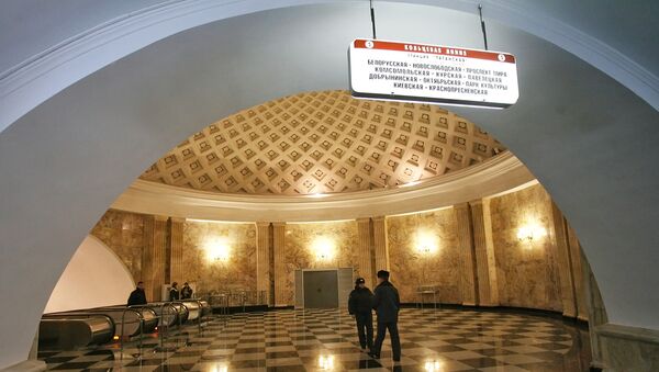 la entrada a una de las estaciones del metro de Moscú - Sputnik Mundo