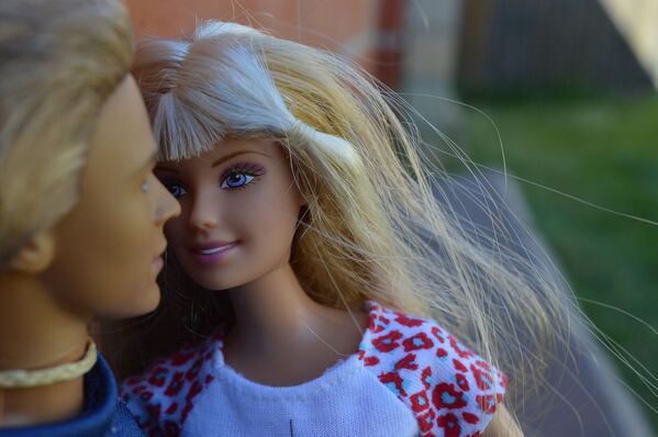 La eternamente joven muñeca Barbie cumple 60 años - Sputnik Mundo