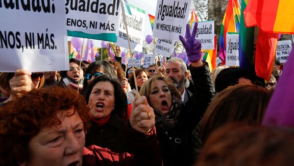 Manifestaciones feministas en España - Sputnik Mundo