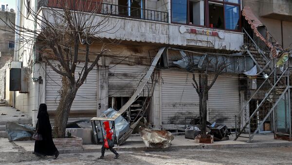 Lugar del atentado en Manbij, Siria - Sputnik Mundo