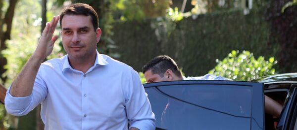 Flávio Bolsonaro, el hijo del presidente de Brasil, Jair Bolsonaro Flávio Bolsonaro, el hijo del presidente de Brasil, Jair Bolsonaro - Sputnik Mundo