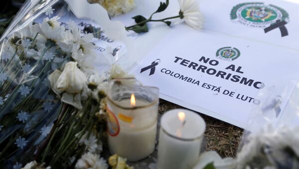 Homenaje a las víctimas del atentado en Bogotá - Sputnik Mundo