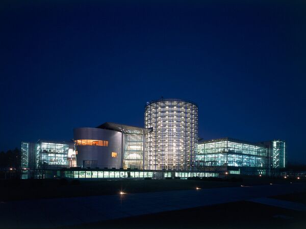 La fábrica transparente de Volkswagen en Dresde - Sputnik Mundo