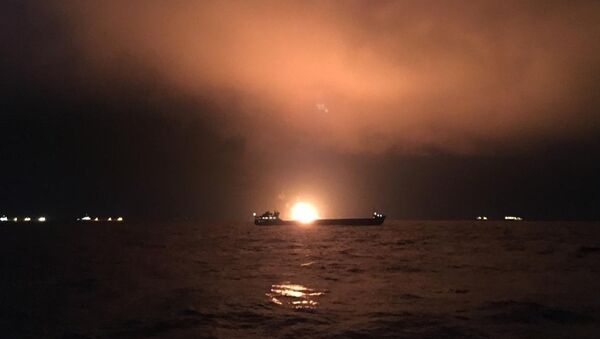 Incendio en un buque en el estrecho de Kerch - Sputnik Mundo