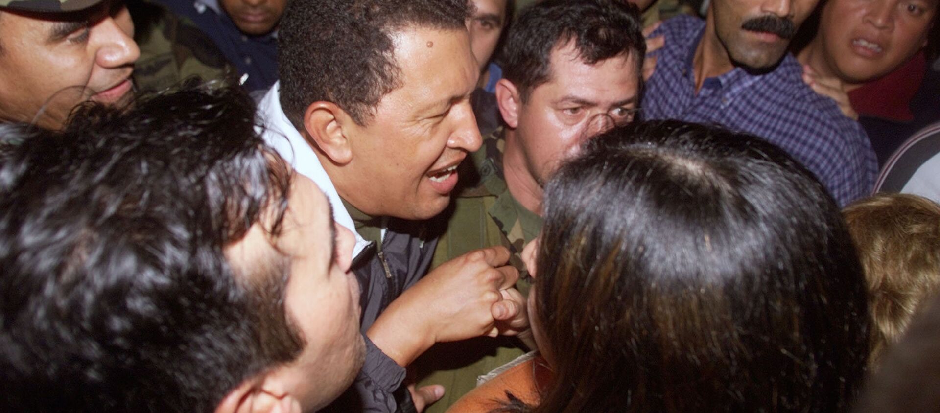Hugo Chávez vuelve al palacio de Miraflores, 14 de abril de 2002 Hugo Chávez vuelve al palacio de Miraflores, 14 de abril de 2002 - Sputnik Mundo, 1920, 27.01.2019