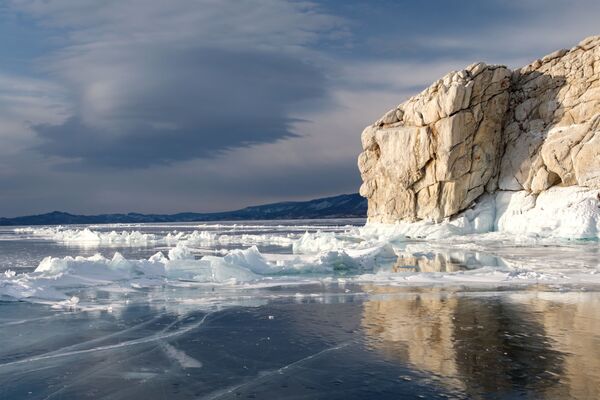 La magia del lago Baikal congelado - Sputnik Mundo