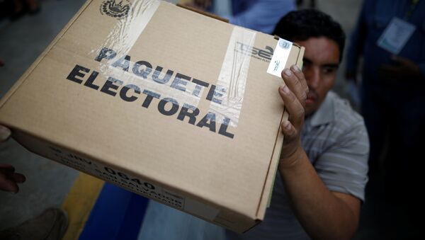 Caja con boletos de votación en San Salvador - Sputnik Mundo