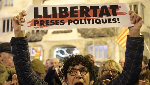 Protestas en apoyo a los líderes separatistas catalanes - Sputnik Mundo