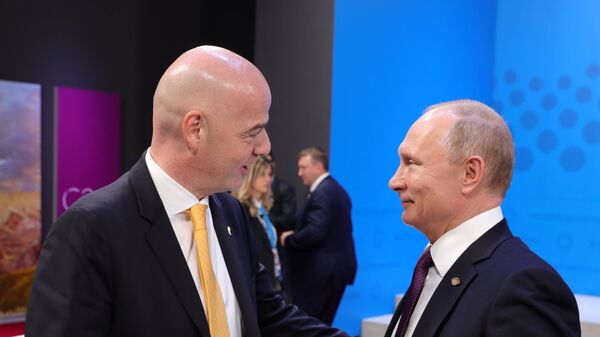 El presidente de la FIFA, Gianni Infantino, y el presidente de Rusia, Vladímir Putin (archivo) - Sputnik Mundo