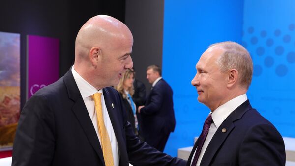 El presidente de la FIFA, Gianni Infantino, y el presidente de Rusia, Vladímir Putin - Sputnik Mundo