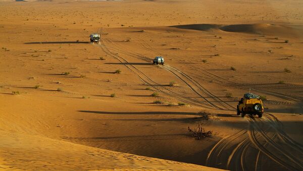 Automóviles en el desierto del Sahara - Sputnik Mundo