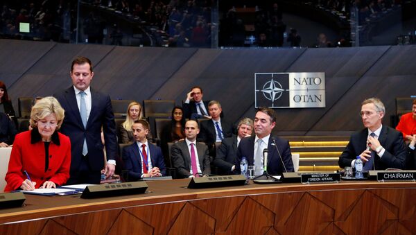 Firma del protocolo del ingreso de Macedonia en la OTAN - Sputnik Mundo