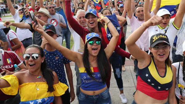 Una manifestación de protesta contra Nicolás Maduro - Sputnik Mundo