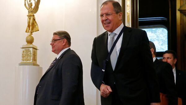 El ministro de Exteriores de Finlandia, Timo Soini y el ministro de Exteriores de Rusia, Serguéi Lavrov - Sputnik Mundo