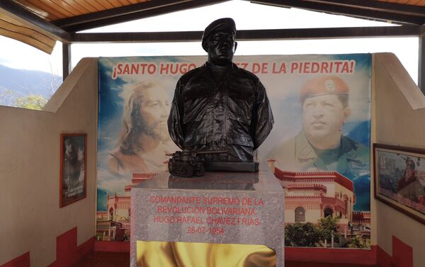 Monumento en memoria a Hugo Chávez, en la comunidad de La Piedrita - Sputnik Mundo