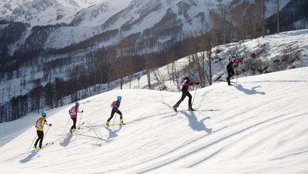 Entrenamiento de esquí-alpinismo en Sochi, Krásnaya Poliana (archivo) - Sputnik Mundo