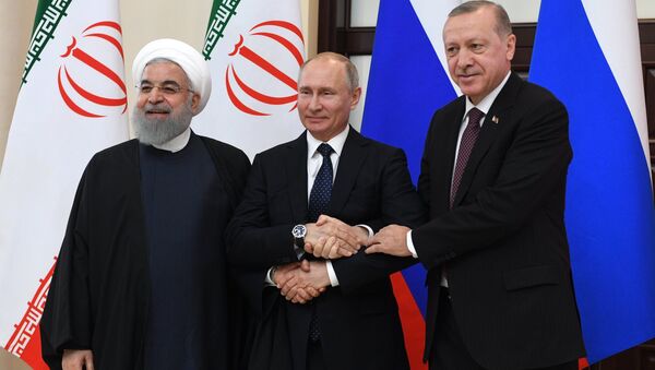 El presidente de Irán, Hasán Rohaní, el presidente de Rusia, Vlad'imir Putin, y el presidente turco, Recep Tayyip Erdogan - Sputnik Mundo