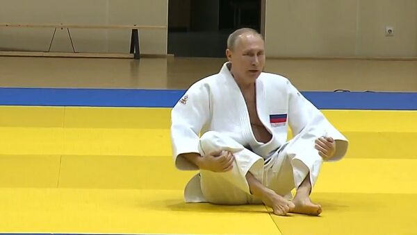 Putin se lesiona un dedo durante un entrenamiento de judo - Sputnik Mundo