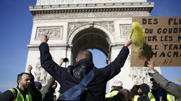 Protestas de loa 'chalecos amarillos' en París - Sputnik Mundo